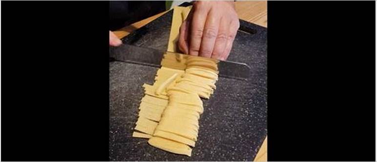 Cutting pasta by hand